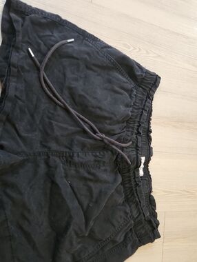 LOFT Black Elastic-Waist Everyday Shorts